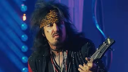 MÖTLEY CRÜE's NIKKI SIXX: 'I Don't Believe In Making Full-Length Records Anymore'