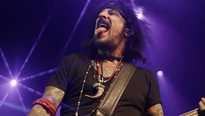 MÖTLEY CRÜE's NIKKI SIXX Celebrates 25 Years Of Sobriety