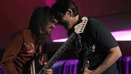 See Video Recap Of EXTREME Guitarist NUNO BETTENCOURT's First-Ever 'Six String Sanctuary'