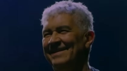 FOO FIGHTERS Guitarist PAT SMEAR To Miss Tour Dates Due To 'Bizarre Gardening Accident'