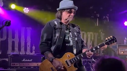 Ex-MOTÖRHEAD Guitarist PHIL CAMPBELL Says PHIL CAMPBELL AND THE BASTARD SONS Are Still Looking For 'Permanent' New Singer