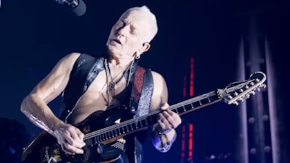 PHIL COLLEN Looks Back On DEF LEPPARD's 'Slang' Album: 'We Really Needed To Change Things And Shake Things Up'