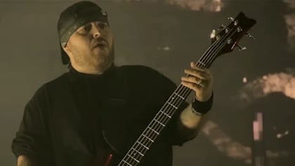 KORN Bassist ROBERTO 'RA' DÍAZ: 'I'm Still, To This Day, Loving Every Second Of It And Hoping It Keeps Going'