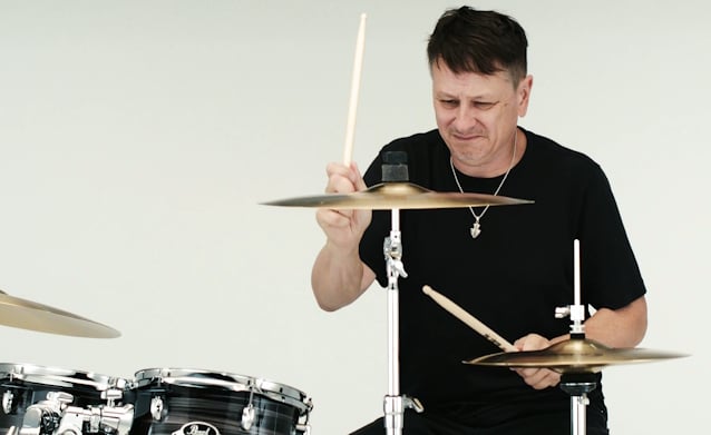 KORN's RAY LUZIER: 'If You Want Longevity In This Business, You Can't Burn Any Bridges'