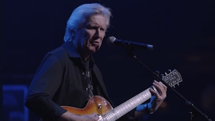 TRIUMPH's RIK EMMETT Announces Second Book Of Poetry, 'Leaning Into It'