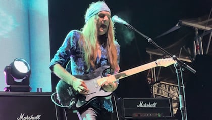 TNT Guitarist RONNI LE TEKRØ Is 'Receiving Treatment' For 'A Serious Medical Condition'