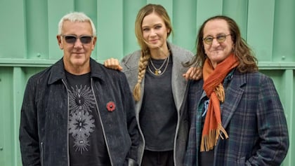 RUSH's GEDDY LEE On ANIKA NILLES: 'When We Started Playing With Her, Something Felt Wrong', But By Fifth Day 'She Just F***ing Nailed It'