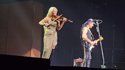 Watch: SCORPIONS Joined On Stage By Finnish Crossover Classical Concert Violinist LINDA LAMPENIUS