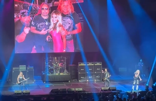 Watch: SEBASTIAN BACH Pays Tribute To ACE FREHLEY With Cover Of KISS’s ‘Shock Me’ During Connecticut Concert