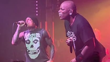 Watch: SEPULTURA Joined By BIOHAZARD's EVAN SEINFELD For 'Slave New World' Performance In Reading