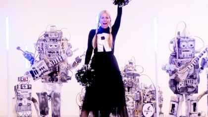 ROB ZOMBIE's Wife SHERI MOON ZOMBIE Releases Debut Single And Music Video, 'I Love My Robot'