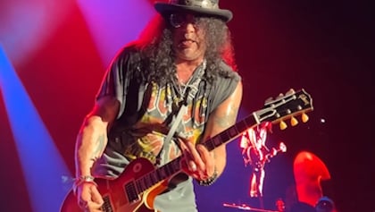SLASH Says GUNS N' ROSES 'Has Never Been A Big Choreographed Thing' When It Comes To The Band's Live Shows