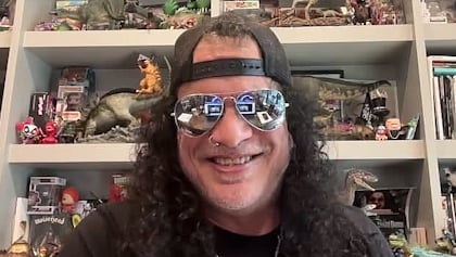 SLASH on Upcoming SLASH FEATURING MYLES KENNEDY & THE CONSPIRATORS Album 'Flying Blind': Most Of It 'Was Written Pretty Much On The Spot In Pre-Production'