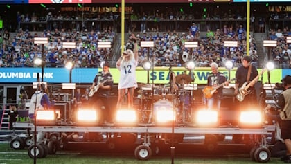 See Official Video Of SOUNDGARDEN's Performance With TAYLOR MOMSEN And MIKE MCCREADY At SEATTLE SEAHAWKS Season Opener