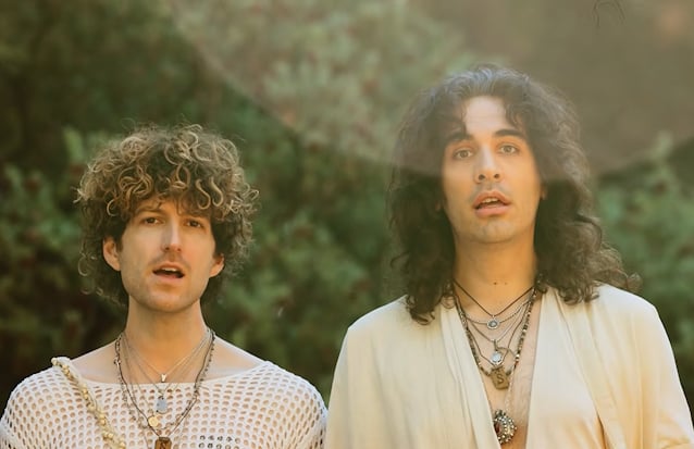 Sons Of KISS's PAUL STANLEY And GENE SIMMONS Release Music Video For Debut STANLEY SIMMONS Single 'Body Down'