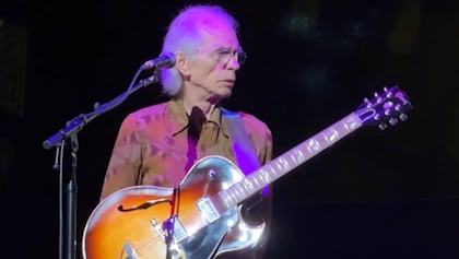 YES's STEVE HOWE To Undergo 'Essential' Surgery; Tour Dates Postponed