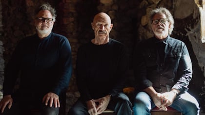 STICK MEN Pay Homage To KING CRIMSON's 'Thrak' On First New Studio Album In A Decade, 'Let's Thrak Again'