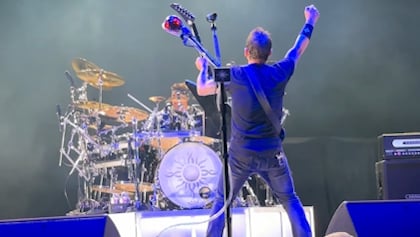 SULLY ERNA Confirms New GODSMACK Music Will 'Happen At Some Point Next Year': 'I'm Very Curious Myself Where It'll Go'