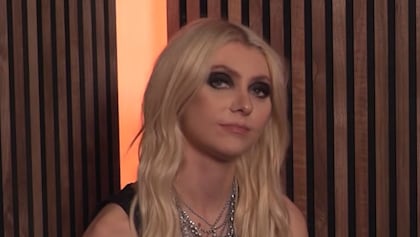 TAYLOR MOMSEN Explains Why THE PRETTY RECKLESS Doesn't Use Backing Tapes Or Rely On Click Tracks During Live Performances
