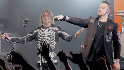 ADAM GONTIER On THREE DAYS GRACE's Two-Singer Arrangement: 'The Fans Deserved To See Something Like This'