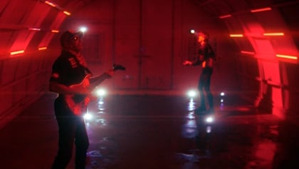 TOM MORELLO Teams With BEARTOOTH's CALEB SHOMO For 'Everything Burns' Single