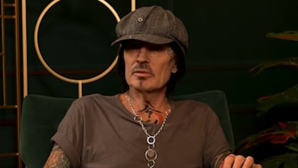 MÖTLEY CRÜE's TOMMY LEE Looks Back On Legal Battle With MICK MARS: 'That Whole Thing Was Awkward And Really Hurtful'