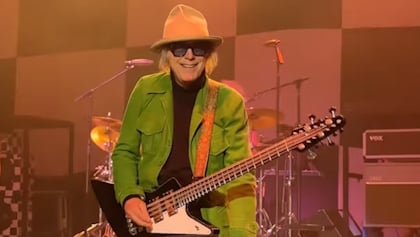 CHEAP TRICK's TOM PETERSSON On His 2021 Open-Heart Surgery: 'I Would've Probably Died If I Hadn't Done That'