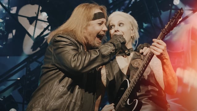 JOHN 5 Says VINCE NEIL Was 'The Real Magic' Of MÖTLEY CRÜE's Las Vegas Residency: 'He Did Such A Great Job'