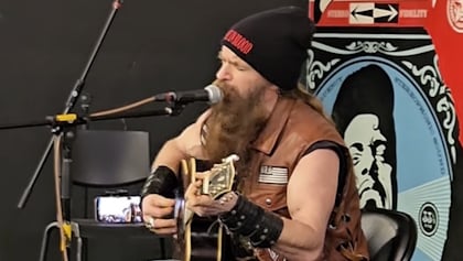 Watch: ZAKK WYLDE Plays Acoustic Set At Amoeba Hollywood